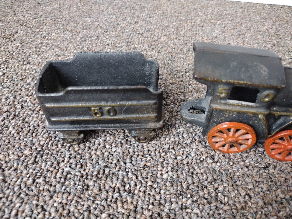 Motor de juguete de piso de tren de hierro fundido 50 con licitación de carbón locomotora de vapor vintage de 2 piezas Foto 4 de 4