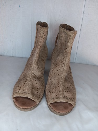 Big Buddha Perforated Peep Toe Ankle Boot Women's 7 Tan Bootie Block 2.5" Heel - Picture 2 of 9