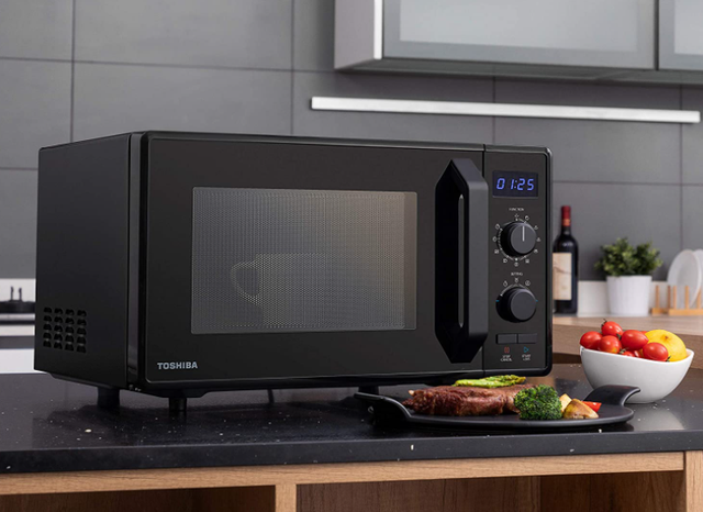 de longhi brillante 23l 900w combination microwave black