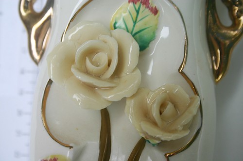 Vintage 1940s or 1950s Vase Yellow Roses Gold Tone Trim - Picture 3 of 6