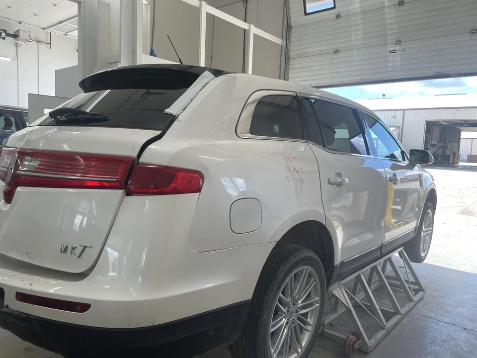 Used Front Right Seat Belt Front fits: 2019 Lincoln Mkt bucket passenger retract - Image 3 of 4