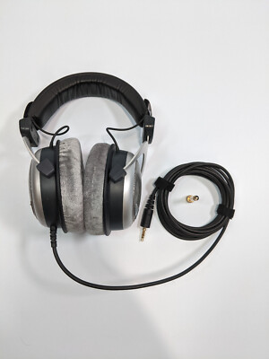 beyerdynamic DT 880 PRO 250 Ohm Over-Ear Studio Headphones Nice Clean Condition