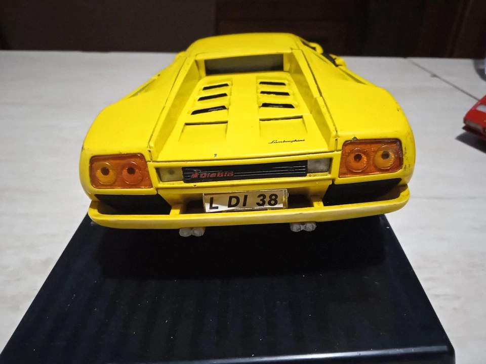 Lamborghini Diablo 1/18 Maisto Lamborghini Countach 5000 Polistil 1/18 - Immagine 4 di 4