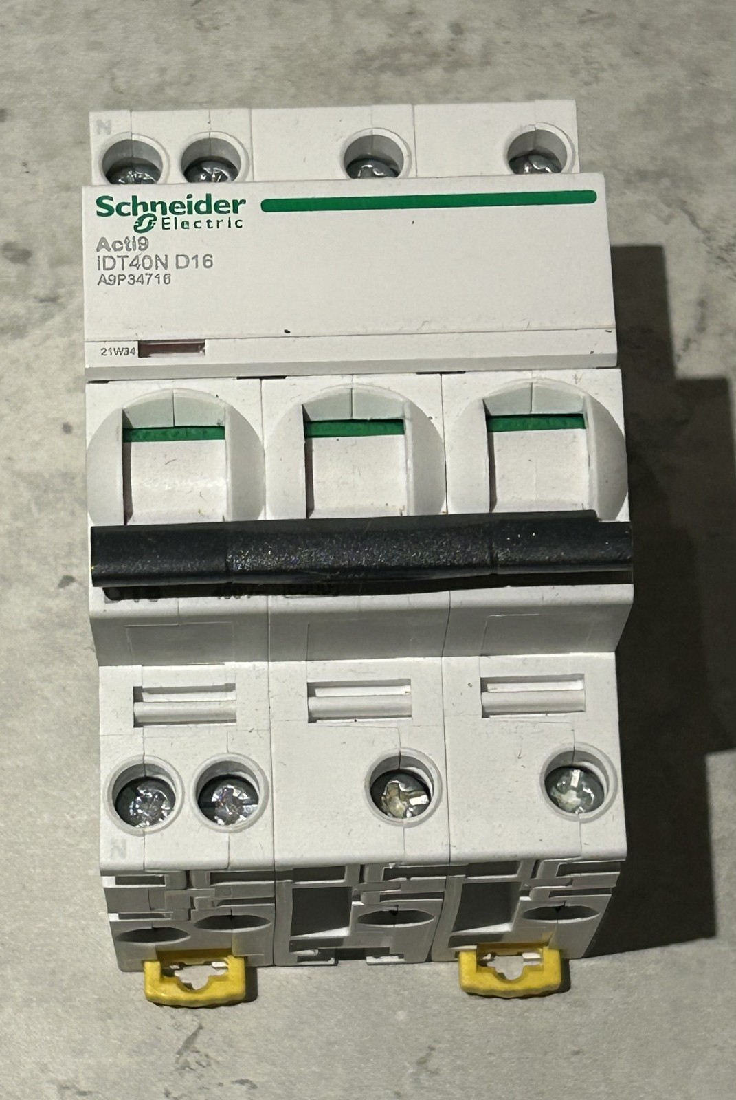 Disjoncteur Acti9 iDT40N 3P+N 16A Courbe D Schneider A9P34716 triphasé