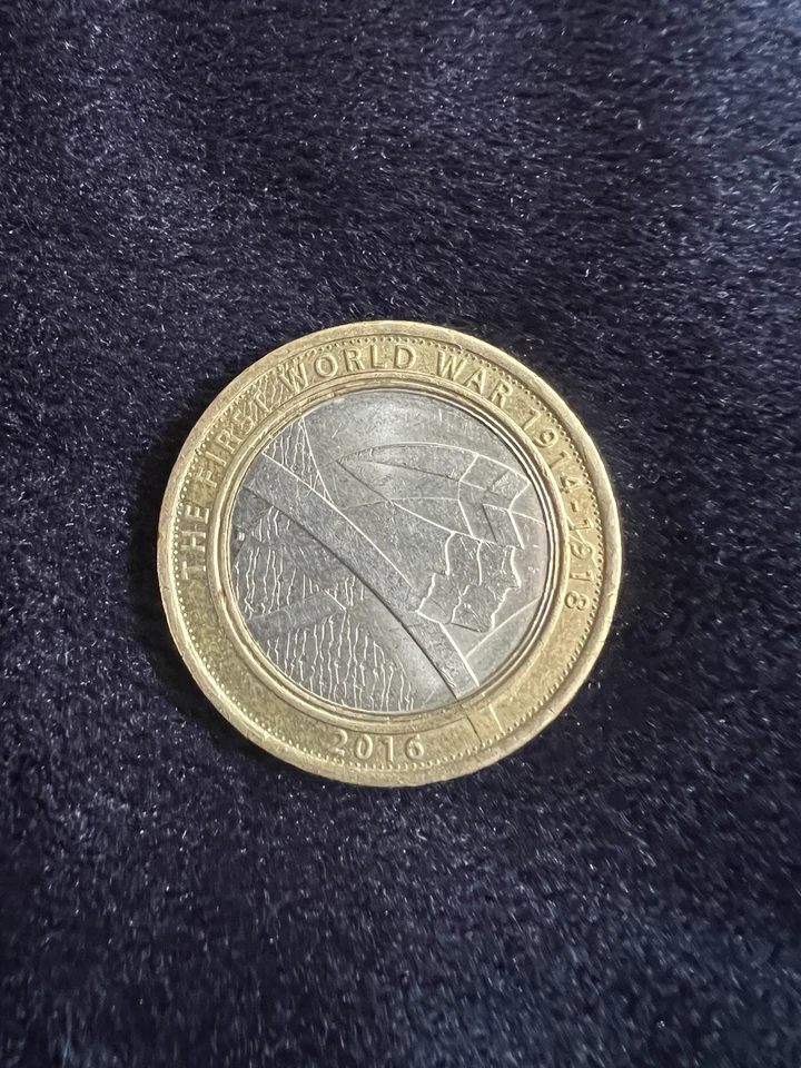 Moneda de error 2016 £2 Primera Guerra Mundial 1914-1918 moneda de 2 libras circulada Foto 2 de 4