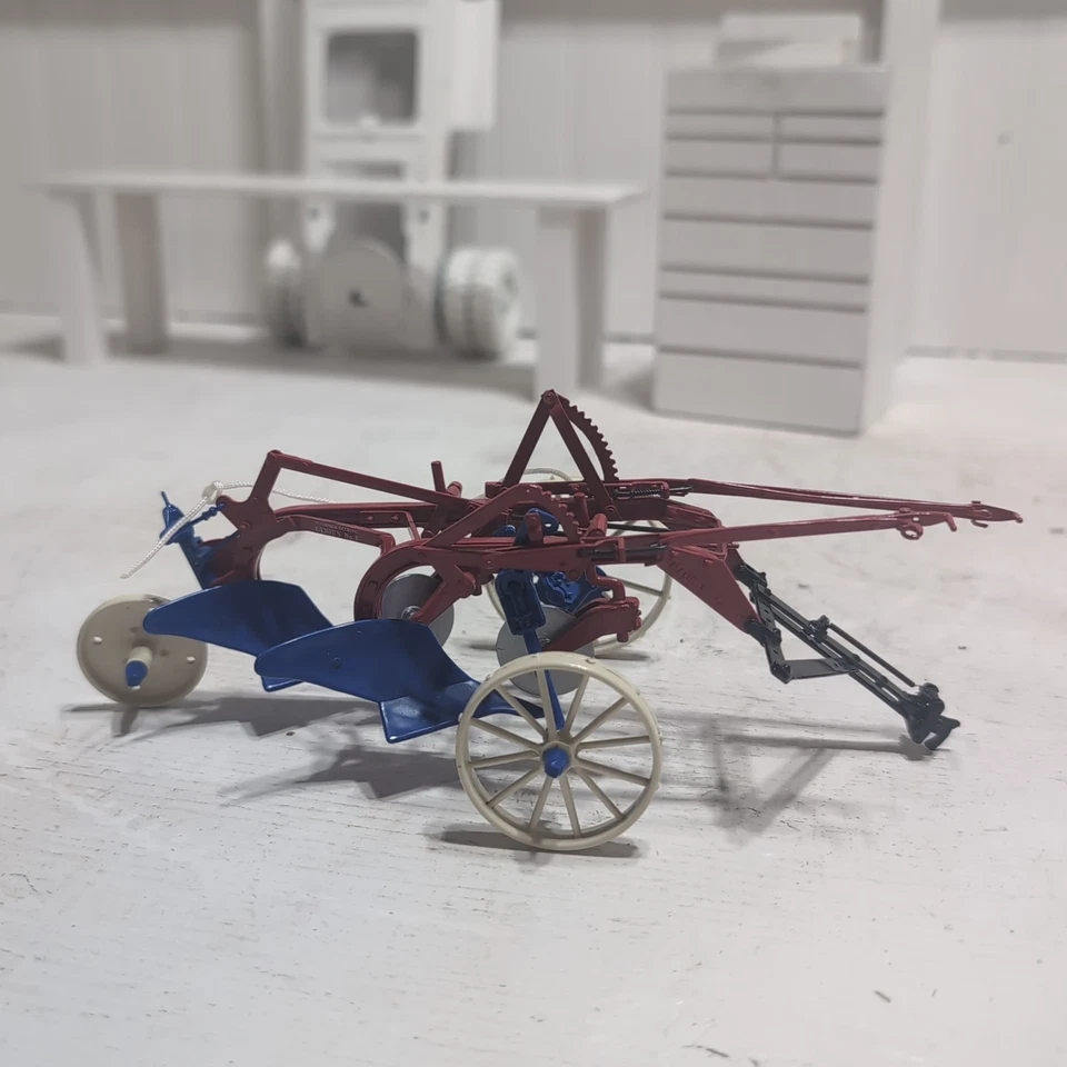 Ertl Little Genius Plow Precision Series McCormick Deering 1:16 Scale - Image 2 of 4