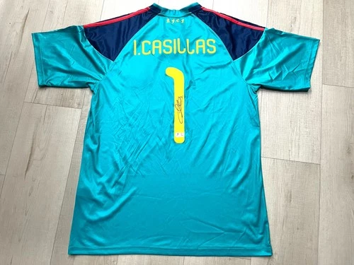 Iker Casillas Hand Signed Spain World Cup Jersey Futbol Soccer Beckett Cert