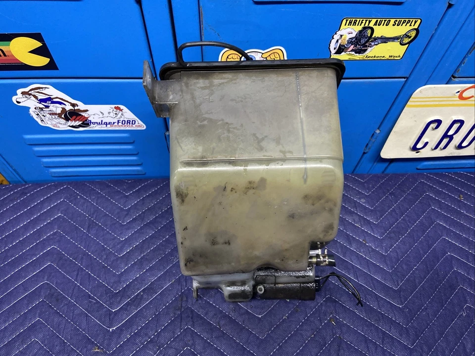 Ford F150 250 350 Bronco 1987-97 radiador sobre flujo parabrisas lavadora botella OEM Foto 2 de 4