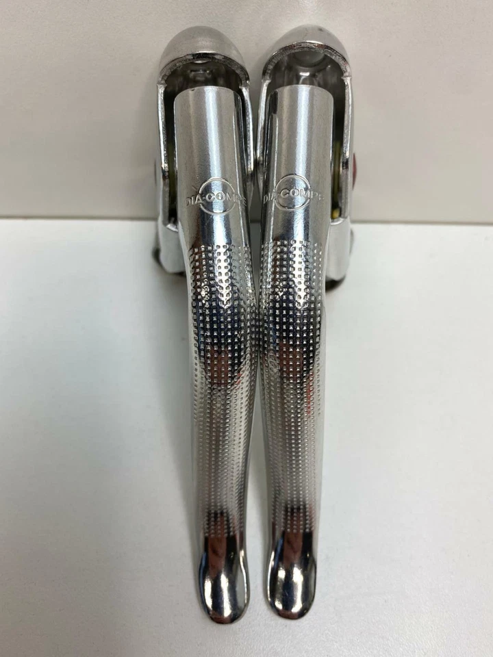 De colección NOS DIA-COMP Aleación Bicicleta de Carretera Punto Rojo PALANCAS DE FRENO #144 23.5 Abrazadera Foto 3 de 4