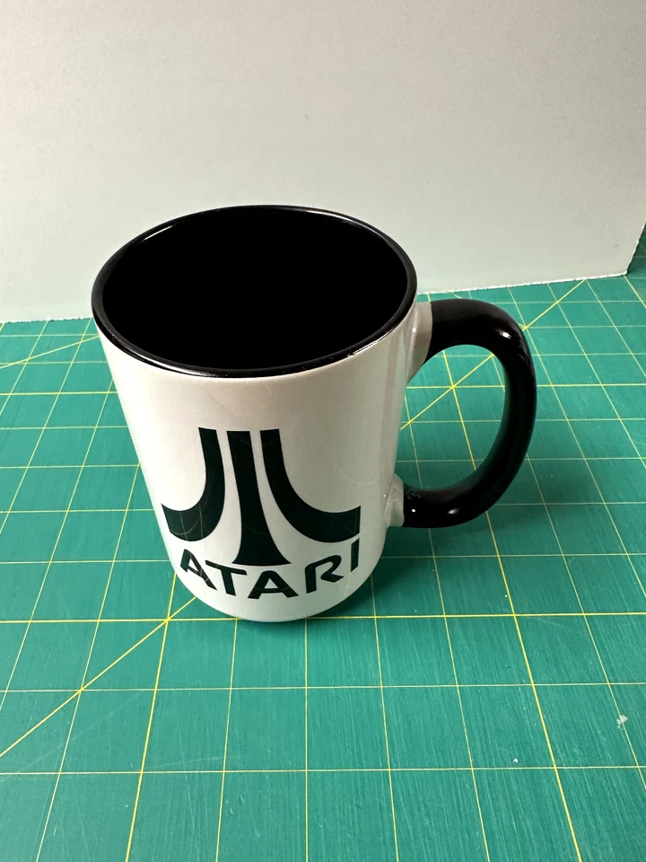 Taza Atari 15 oz.  Logo - Taza de café Atari Computer - Taza - NEGRO O ROJO Foto 3 de 4