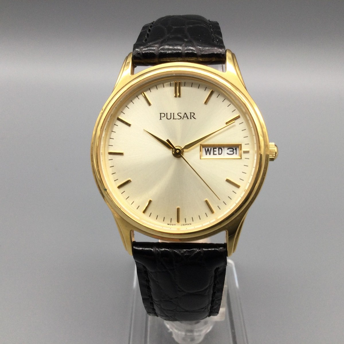 Pulsar Mens Watch 33mm Gold Tone Day Date V148-X023 Black Leather