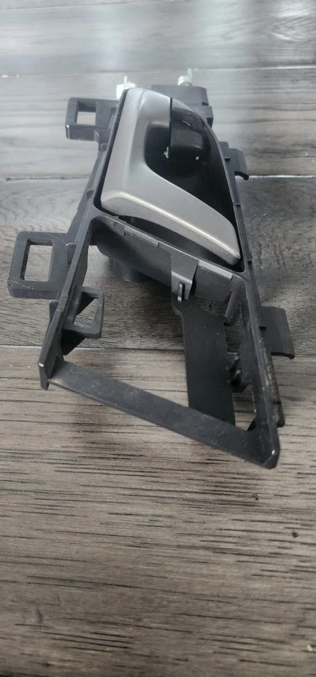 MANIJA DE PUERTA INTERIOR DELANTERA IZQUIERDA CONDUCTOR OEM ACURA TSX 2009-2014 Foto 3 de 4