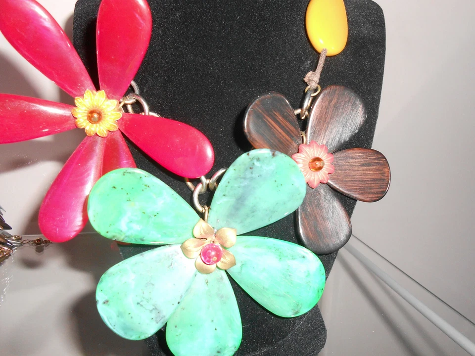 Collar de flores ASOS Foto 2 de 2