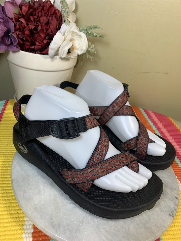Sandalias Chaco Z/2 Clásicas Correas Rojo Geométrico Nylon Suela Vibram Para Hombre Talla US 9 Foto 3 de 4