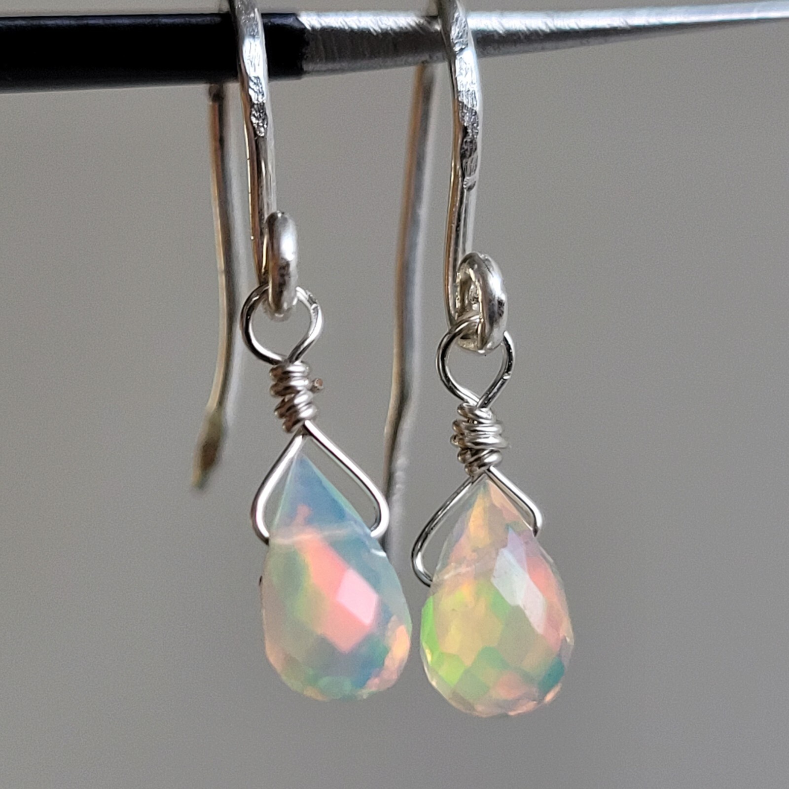 Boucles d'oreilles en argent et opale d'Éthiopie véritable fait main