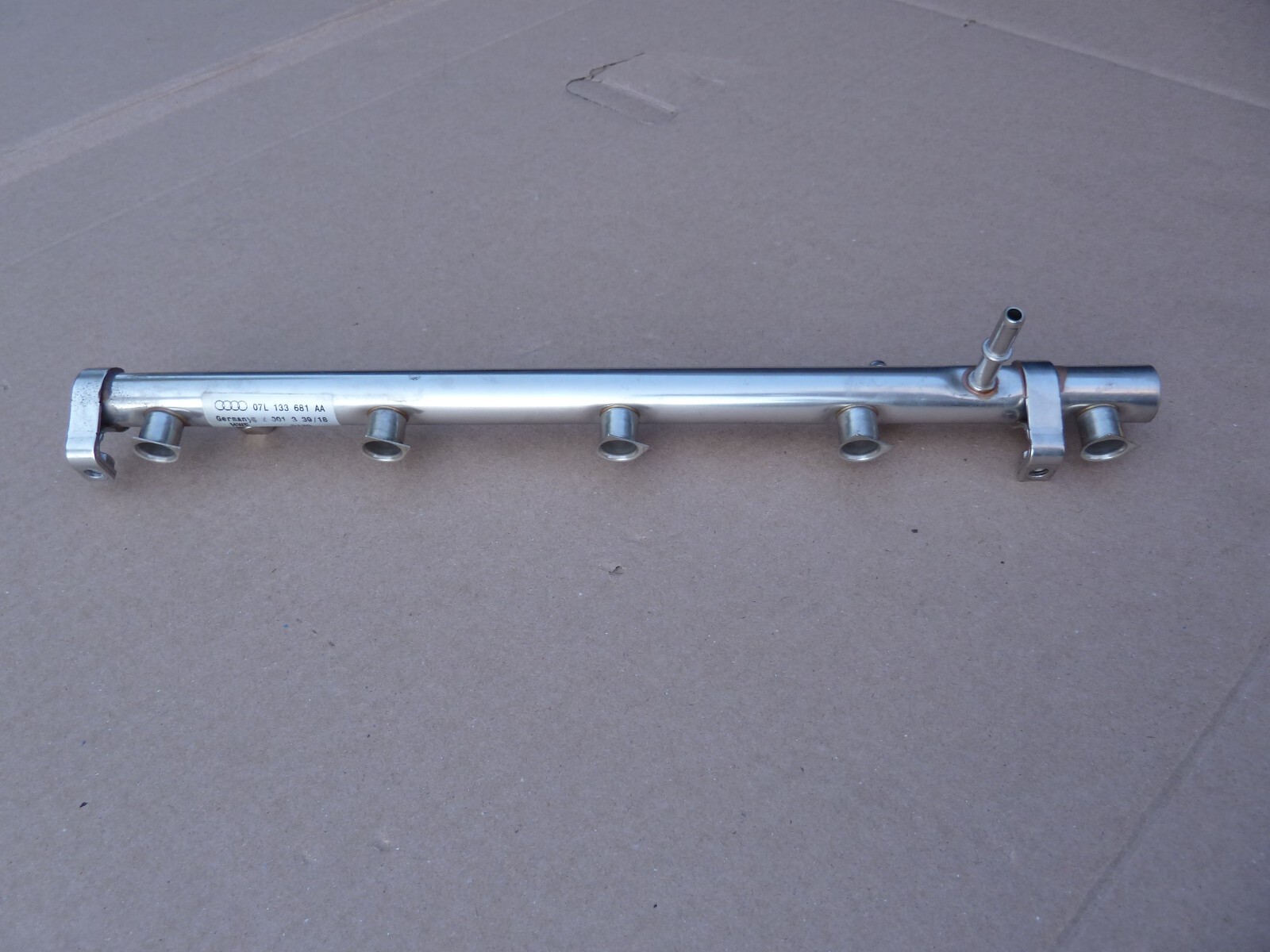 Lamborghini Huracan EVO 5.2 V10 OEM Left Fuel Injector Rail Pressure Pipe R8