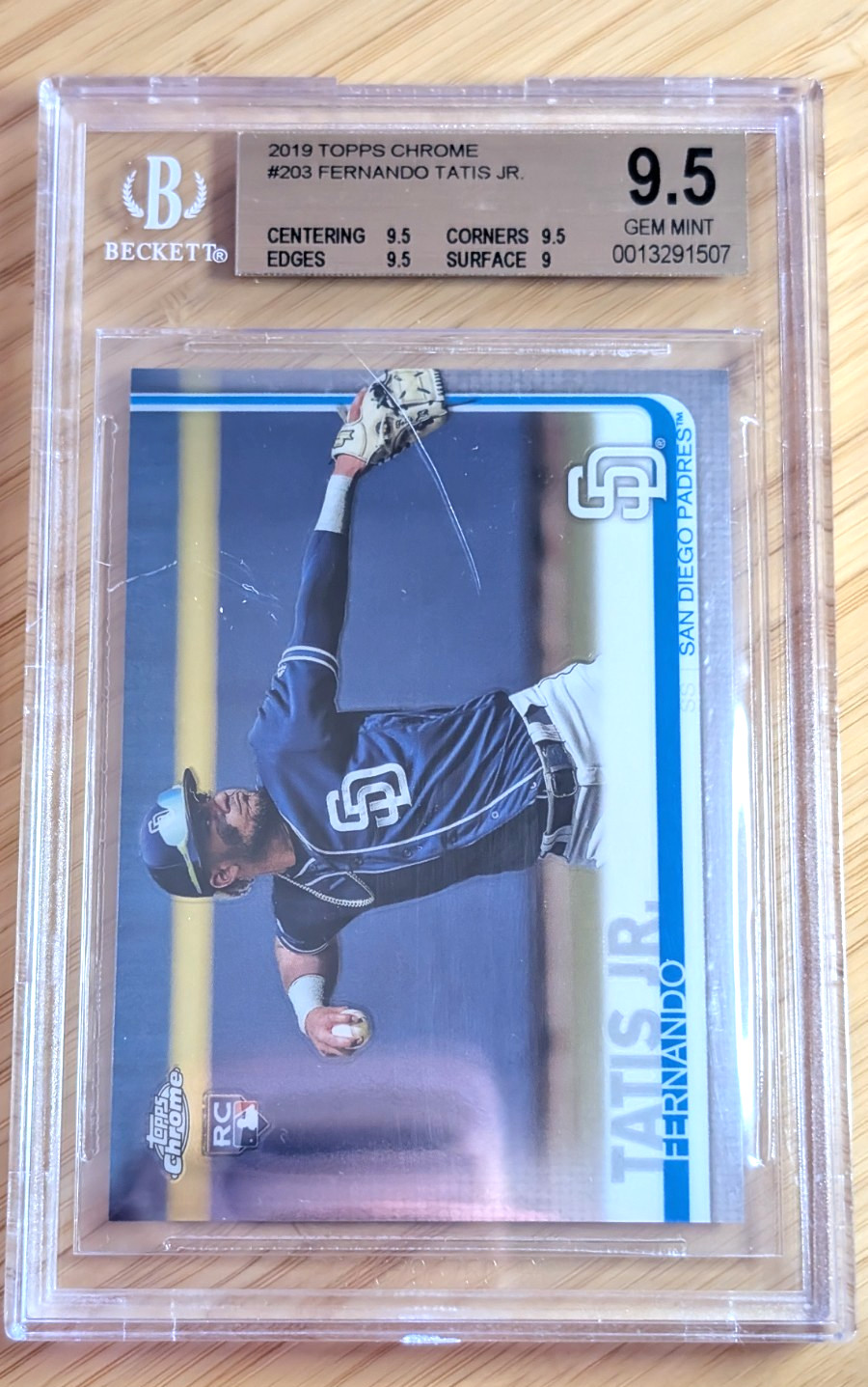 2019 Topps Chrome Rookie RC FERNANDO TATIS JR. Baseball Card 9.5 Gem #203