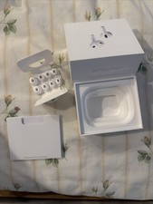 AirPods Pro 3 Case With Earbuds