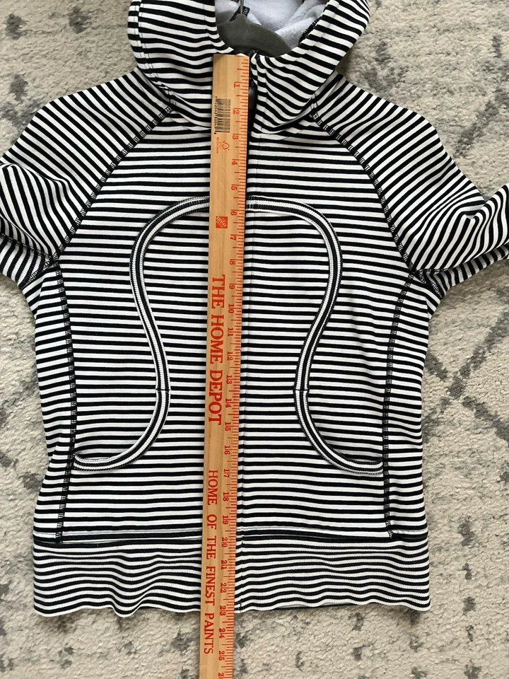 Sudadera con capucha de buceo Lululemon a rayas para mujer Fitness Lounge pequeña 6 Foto 3 de 4