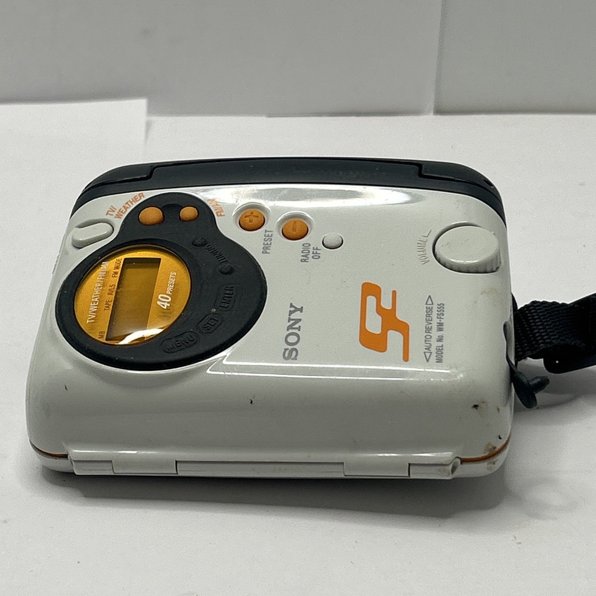 ジャンク品 SONYSPORTS SONY WM-F555 カセットプレーヤー SONY Walkman S2 Sports WM-FS555 Radio Cassette Player AM/FM Radio
