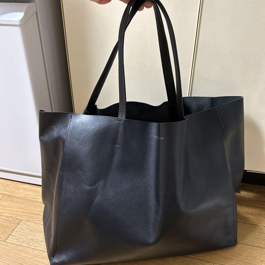 Celine Authentic Dark Navy Leather Horizontal Cabas Shoulder Bag I0719742