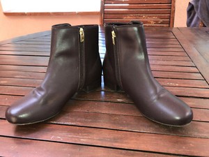 stivali marroni bata