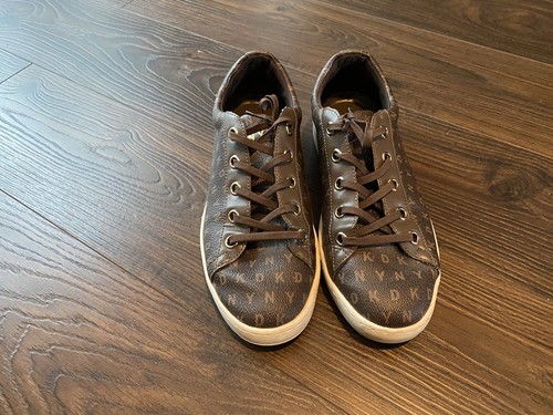 brown dkny trainers