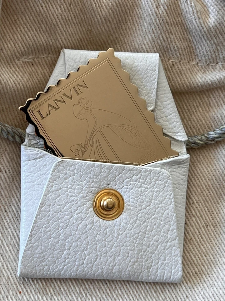 Collar sobre de cuero blanco Lanvin chapado en oro sello de latón ajustable Foto 3 de 4