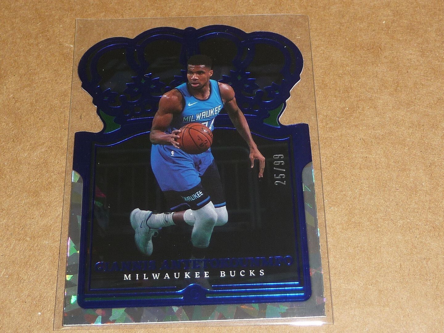 2021/22 Panini Crown Royale GIANNIS ANTETOKOUNMPO BLUE CRYSTAL BUCKS 25/99 K9657