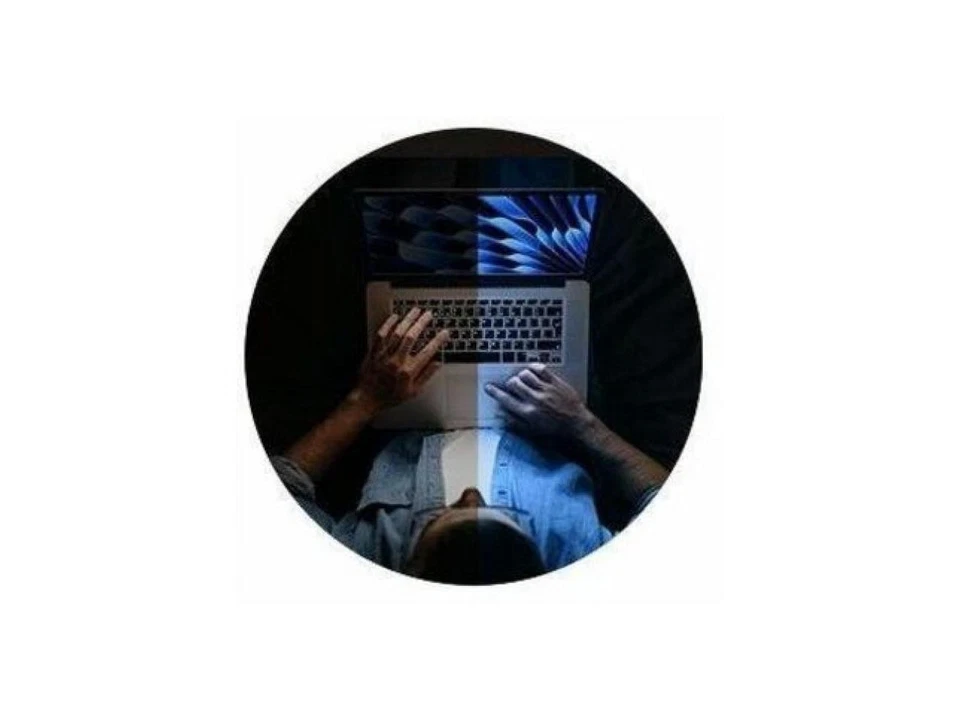 Kensington MagPro Elite Magnetic Privacy Screen Filter for Apple MacBook Air 15" - Image 4 of 4