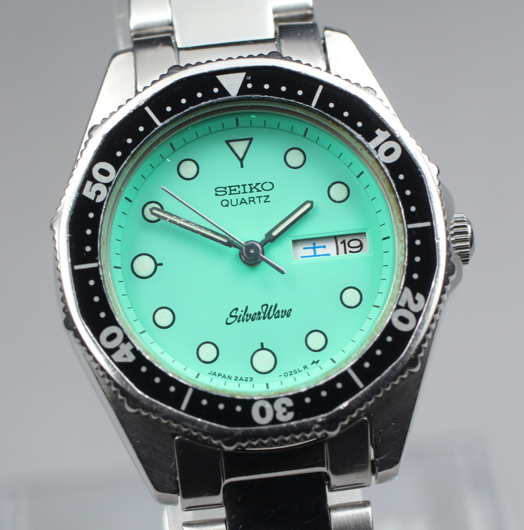 Vintage Seiko Silver Wave 2A23-012B Mint Green Dial Quartz Women's Watch in Excellent Condition