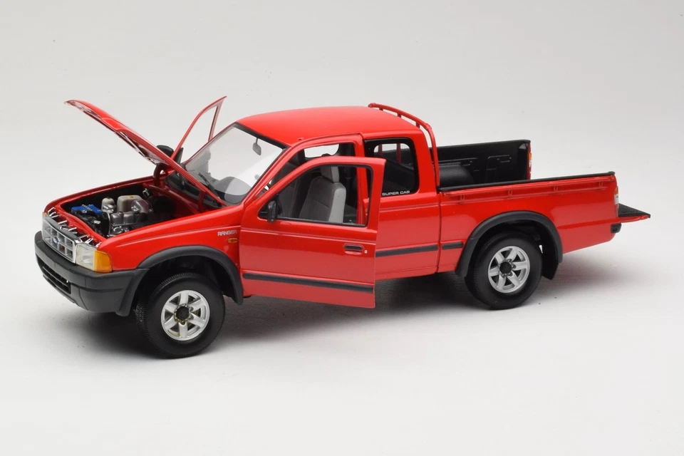 AC8089100 Ford Ranger Red Action 1:18 - Image 2 of 4