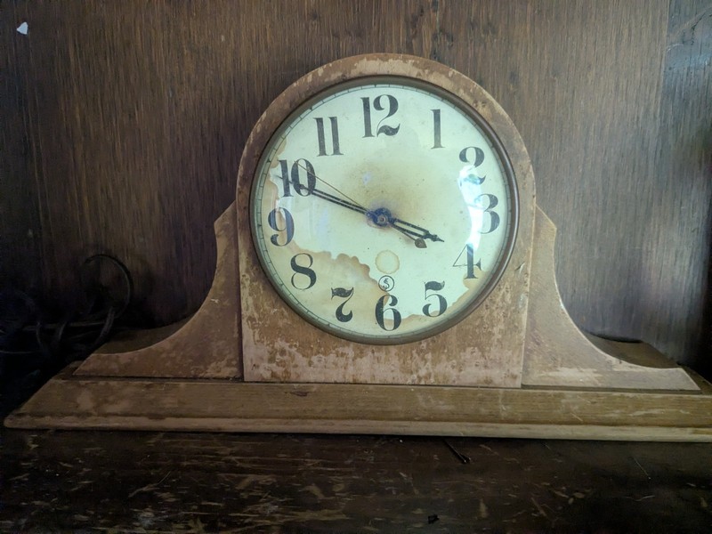 Vintage Brown Wood Electric Mantel Clock, Analog Display, Arabic Numerals