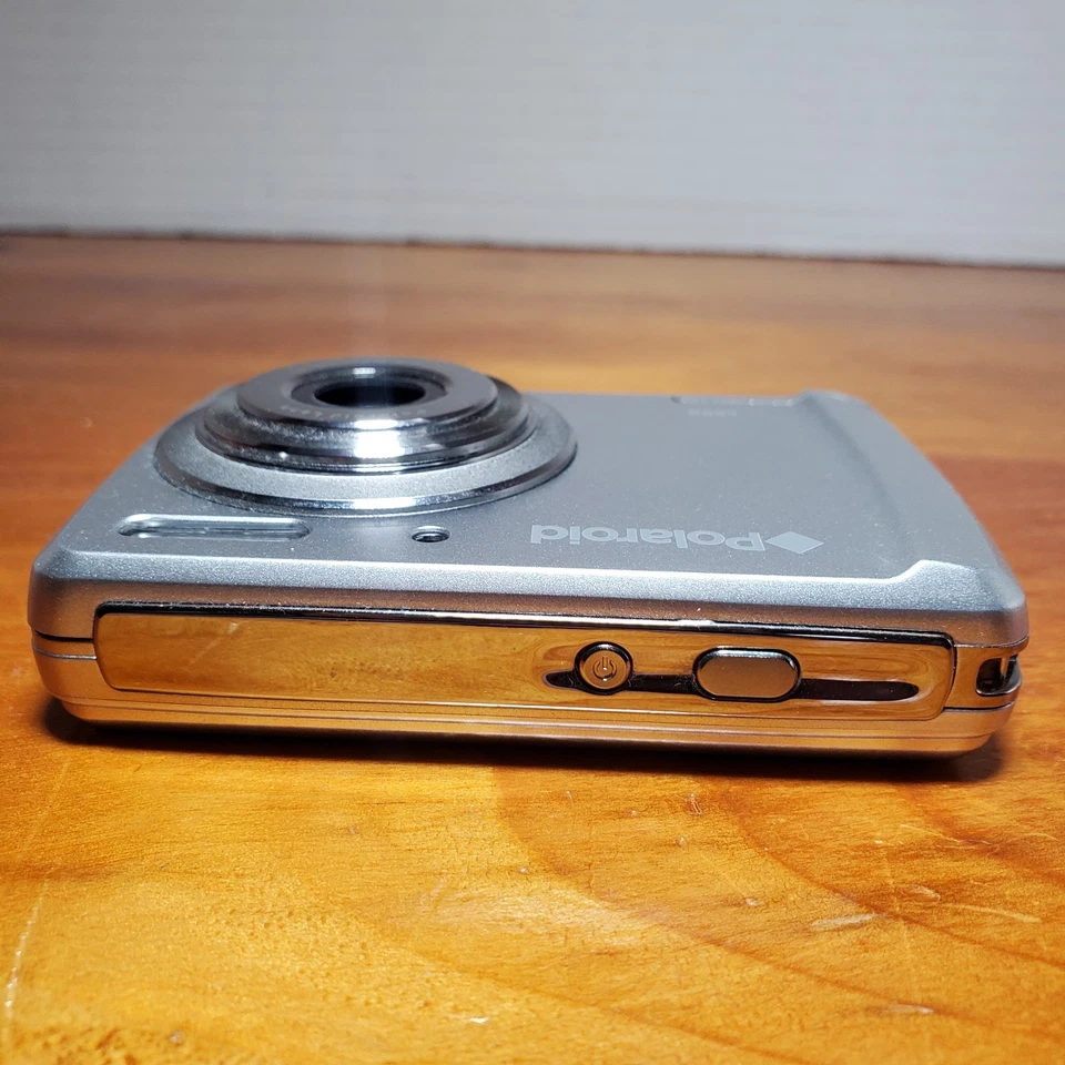 Polaroid a500 Digital Camera 5MP Silver LCD Compact 3x Zoom Powers On Works - Image 3 of 4
