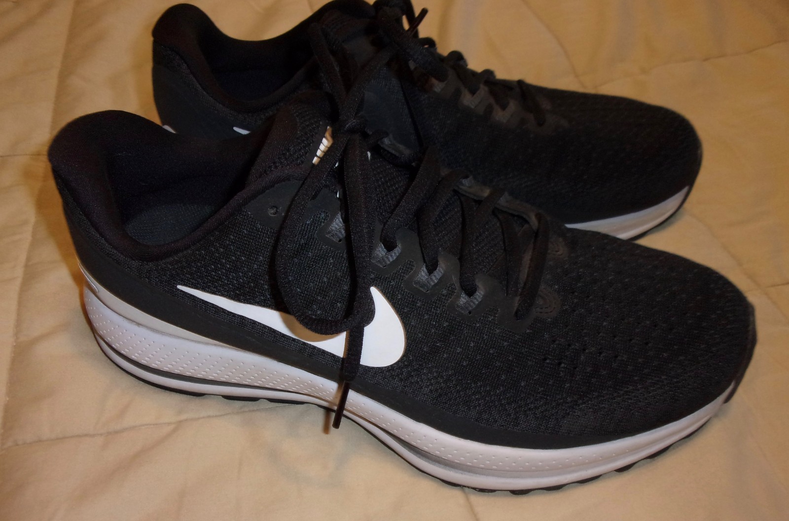 Nike Air Zoom Vomero 13 Black Running Shoes for Men Size 10 XE 2017 Model