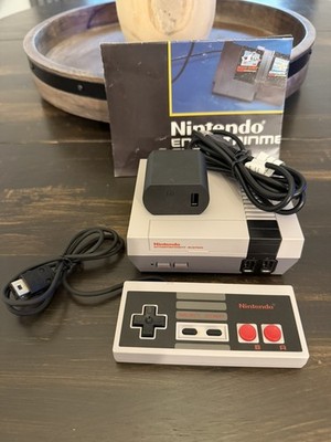   Nintendo NES Classic Mini Console CLV-001 w/ 1 Controller & OEM Power Adapter