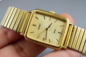 Authentic Vintage watch Seiko Spirit Gold Plated 5E21-6B60 Yellow Men Quartz Cushion 21mm