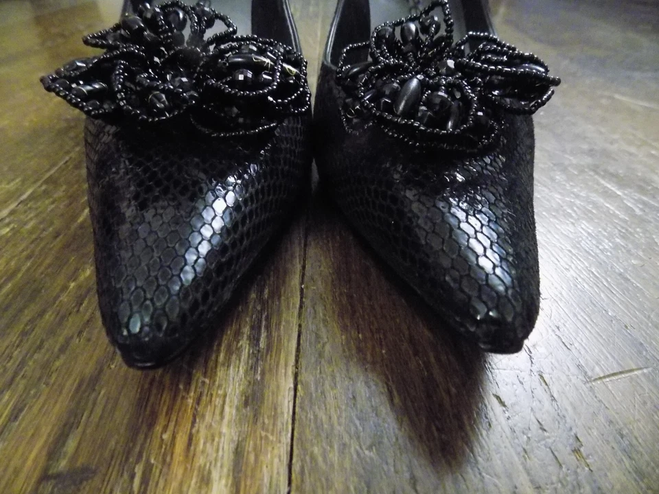 Zapatos de salón J. Renee piel de serpiente negra 3,25" tacones medallones florales con cuentas elegantes talla 8 Foto 4 de 4