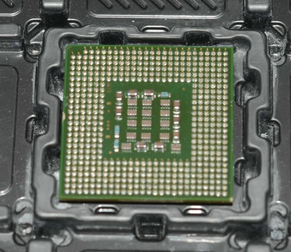 Intel Pentium 4 3.0GHZ HT Socket 478 CPU 3.0/1M/800 SL7E4 SL7PM SL79L - Image 4 of 4