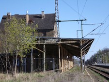 Bahnhof mit 8 Wohnungen-Pferdestall-Lokal 1.350 m² + Wald 10.098 m² nähe Ostsee
