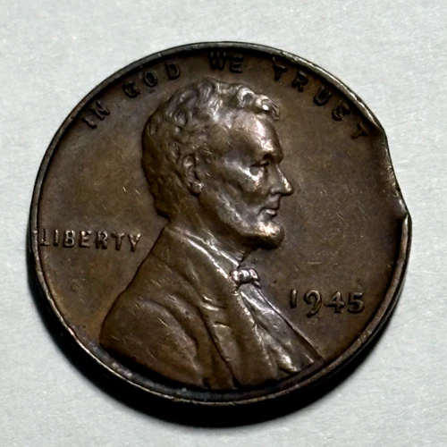 1945 Lincoln wheat cent. VF-XF.  Curved clipped planchet error