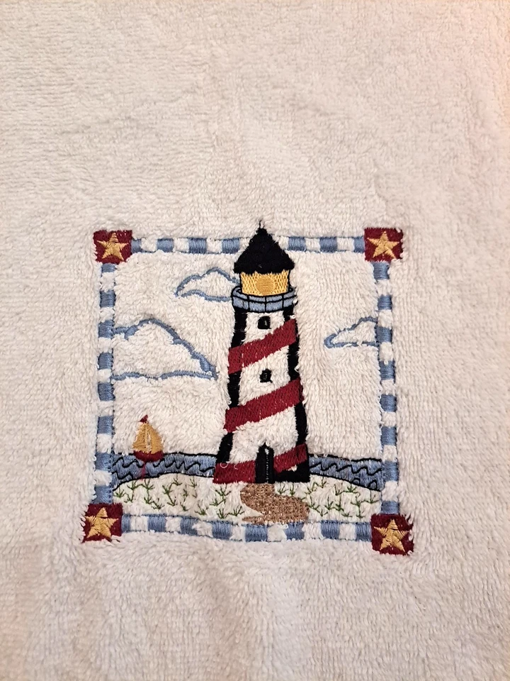 Toalla de baño Lighthouse 100 % algodón blanca Saturday Knight Ltd casa de playa náutica Foto 2 de 4