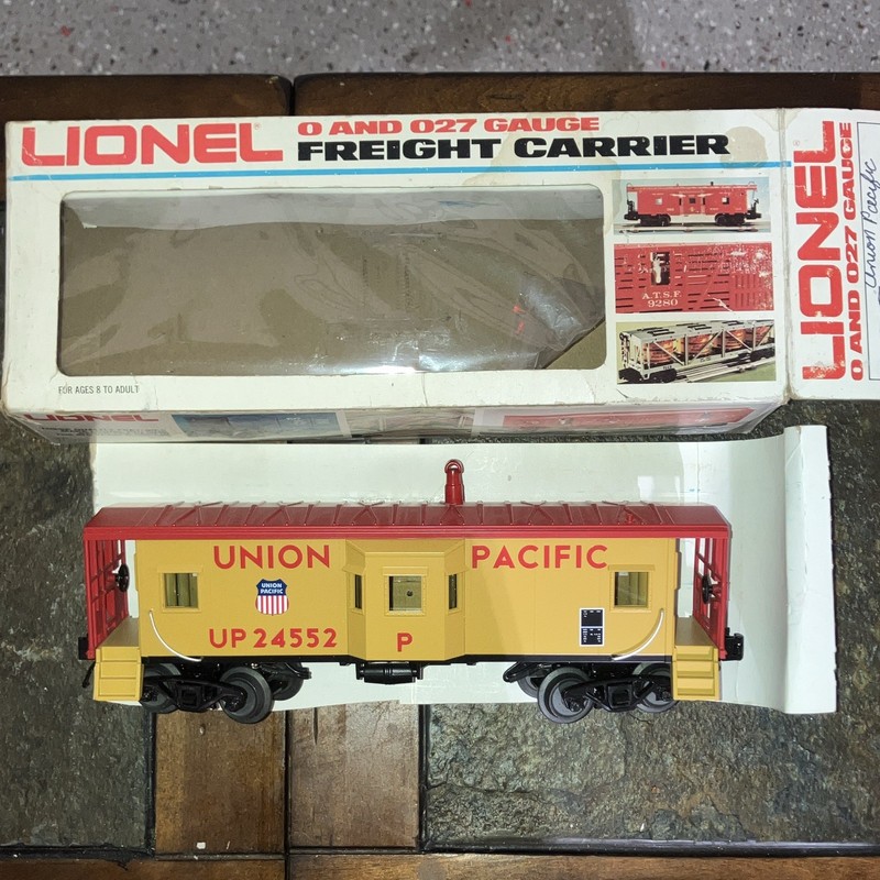 Lionel O/027 Gauge Union  Pacific UP Caboose 24552 Yellow Red Black