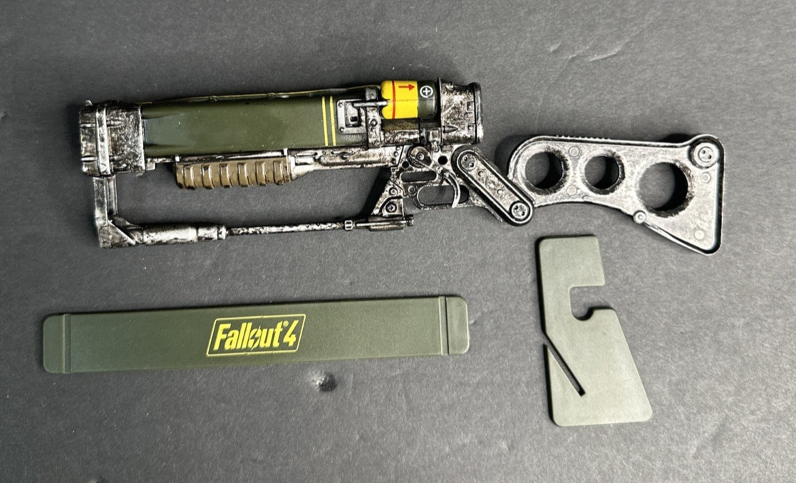 Fallout 4 AER9 Laser Rifle Mini Replica Loot Crate Exclusive