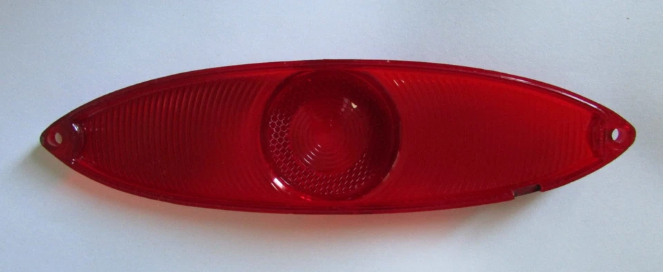 Plymouth Valiant 1960, Right rear Tailight Lens and Gas Cap. Both good condition Foto 2 de 4