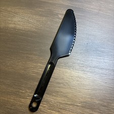 Tupperware 1819-6 Black Serrated Pie/ Cake Slicer Server  Retired Item 