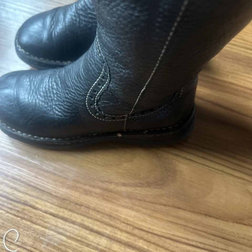 Botas cortas de cuero Frye Carmen al tobillo en blanco Foto 2 de 4