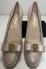 SALVATORE FERRAGAMO Boutique Vara PUMP Pearl Baby Pink 10AA Good Condition