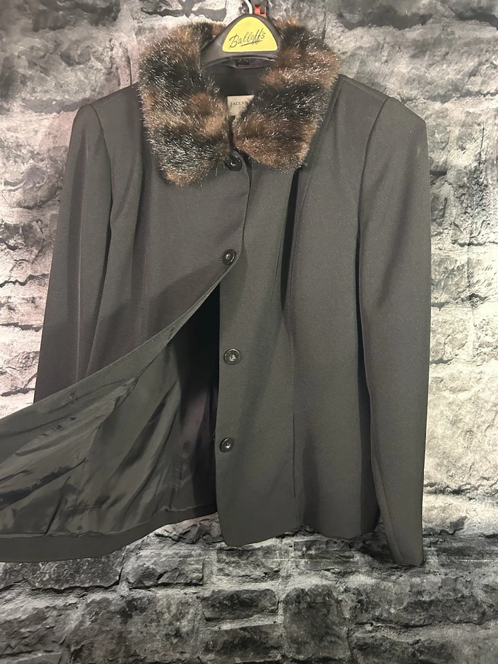 Chaqueta Jaclyn Smith Clásica Mujer Negra Abotonada Cuello de Piel Extraíble De Colección Foto 2 de 4