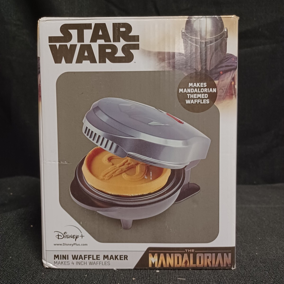 BRAND NEW STAR WARS Mini Waffle Maker - The Mandalorian - Disney